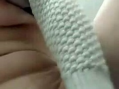 Секси плавуша се уздиже на обе рупе у домаћем видеу