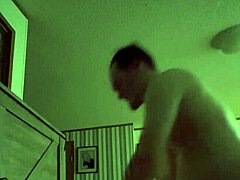 परिपक्व महिला के साथ इस सेक्स वीडियो में एक वेश्या की तरह व्यवहार किया जाता है