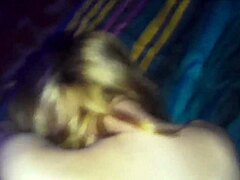 Stor rumpe blond mamma tar en anal creampie