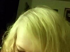 Petite amie blonde aux gros seins amateur se fait baiser et remplir de sperme