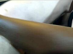 एक परिपक्व काली महिला की गीली और टपकती चूत को फाड़ते हुए हाई डेफिनिशन एचडी वीडियो।