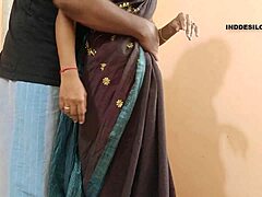Păsărica unei indiene mature este pătrunsă tare de soțul ei