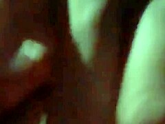 Regardez Vanessa Vixons se déshabiller sensuellement et se masturber dans cette vidéo amateur