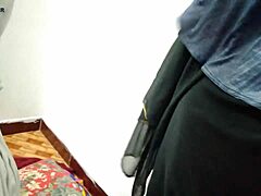 Une femme de ménage indienne se fait baiser le cul par son patron dans une vidéo de sexe chaude