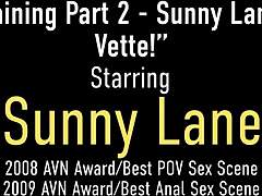 MILFクーガーのVicky Vetteとブロンドの美女Sunny Laneがレズビアンセックスに従事する