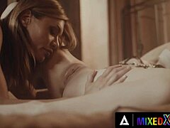 MILF Kitana mendominasi dan memuaskan Kate Quinn yang seksi