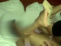 अमेचुर वीडियो में एबोनी मिल्फ़ की चूत चाटी जाती है