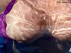 Filipínská milfka s velkými kozy si užívá v bazénu
