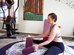 Aurora Willows moden mor yoga og finansiel dominans lektion