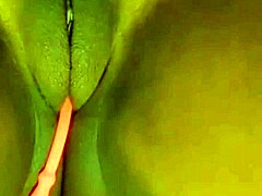 Sexystacy7 memamerkan fisik berotot dan vaginanya yang juicy