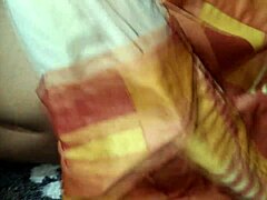 नोविन्हा का होममेड वीडियो जिसमें वह अपने परिपक्व शरीर और छोटे स्तन दिखा रही है।