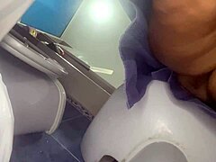 Mature mom's butt seen in homemade upskirt video