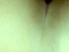 MILF dobi dvojno penetracijo od svojega cuckold moževega svaka v amaterskem videu