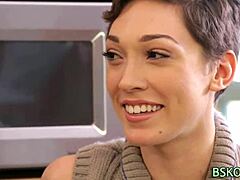 Lily Labeau prejme oralni užitek od svojega partnerja