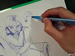 Remaja seksi dengan payudara besar dan pantat menggunakan ballpoint pen untuk kesenangan artistik yang cepat