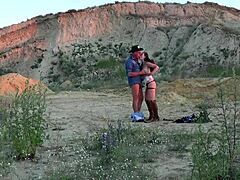 Blowjob and cowgirl action in the open air