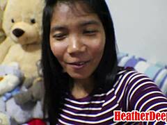 Heather, ein thailändisches Mädchen, bekommt während ihrer einwöchigen schwangeren Mission eine Sperma-Injektion in den Mund und schluckt sie