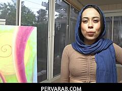 Milf hijab Dania Vegax ditumbuk oleh adik tirinya