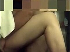 Майката на Турбанли прави домашна свирка в това аматьорско порно видео