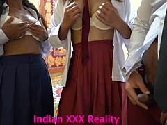 Hausgemachtes Video von indischem Teen Sex mit hausgemachtem Hindi-Audio