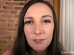 Нежен фемдом в действие - Клара дава инструкции за мастурбация с изпразване на лицето