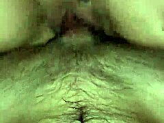 Veľký penis horúcej mamičky ukazuje svoje masturbačné zručnosti