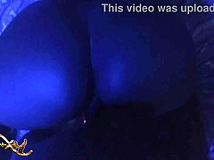 ก้นใหญ่ของแม่ม่ายสีเอบอนี่กระโดดในวิดีโอ HD