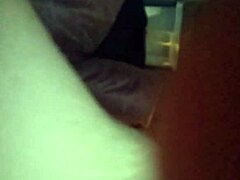 इस वीडियो में वेश्या राइड करते हुए लंड पर वीर्य निकालती हुई।